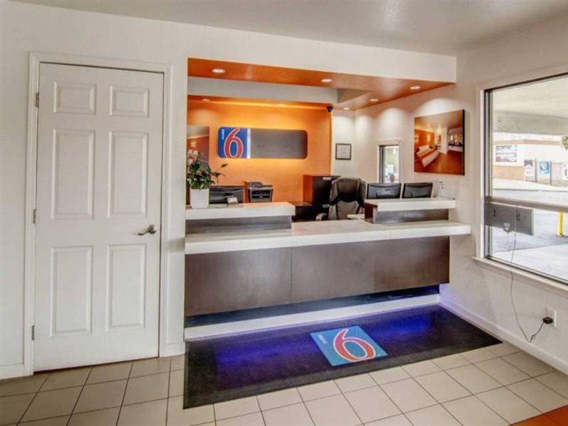 Motel 6 Мантека Екстер'єр фото