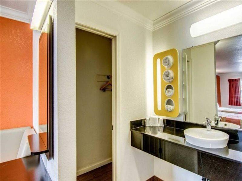 Motel 6 Мантека Екстер'єр фото