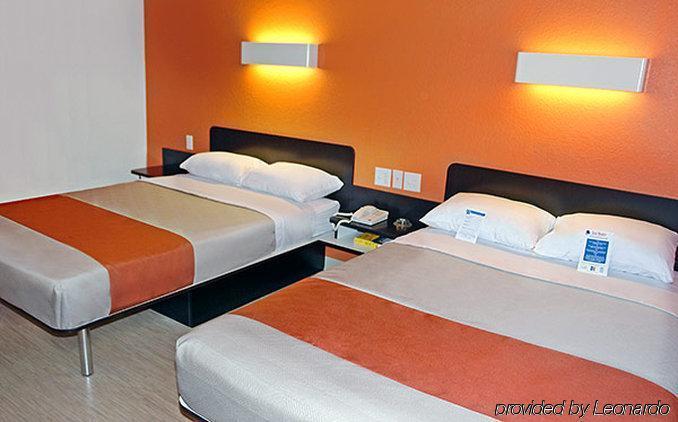 Motel 6 Мантека Екстер'єр фото