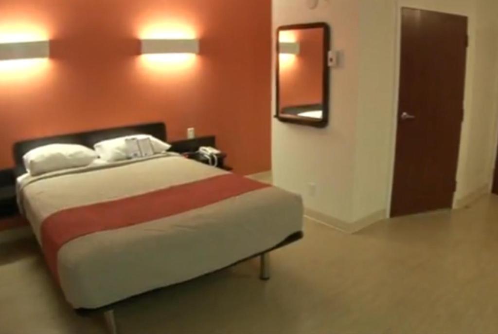Motel 6 Мантека Екстер'єр фото