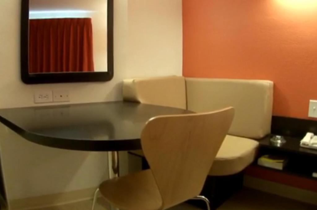 Motel 6 Мантека Екстер'єр фото