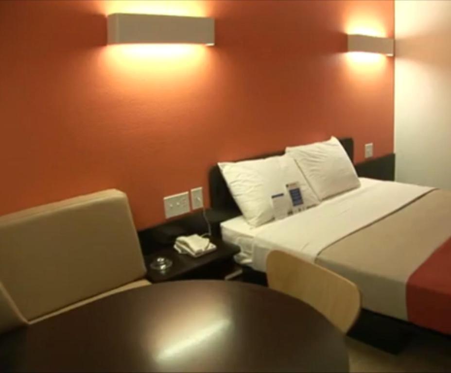 Motel 6 Мантека Екстер'єр фото