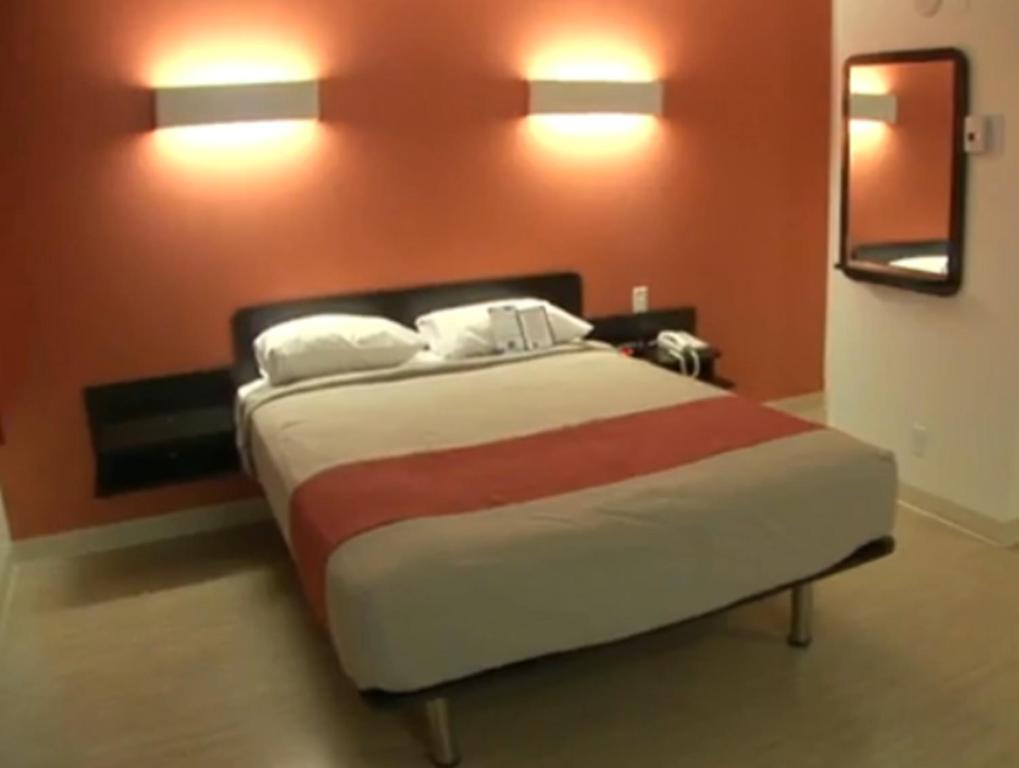 Motel 6 Мантека Екстер'єр фото