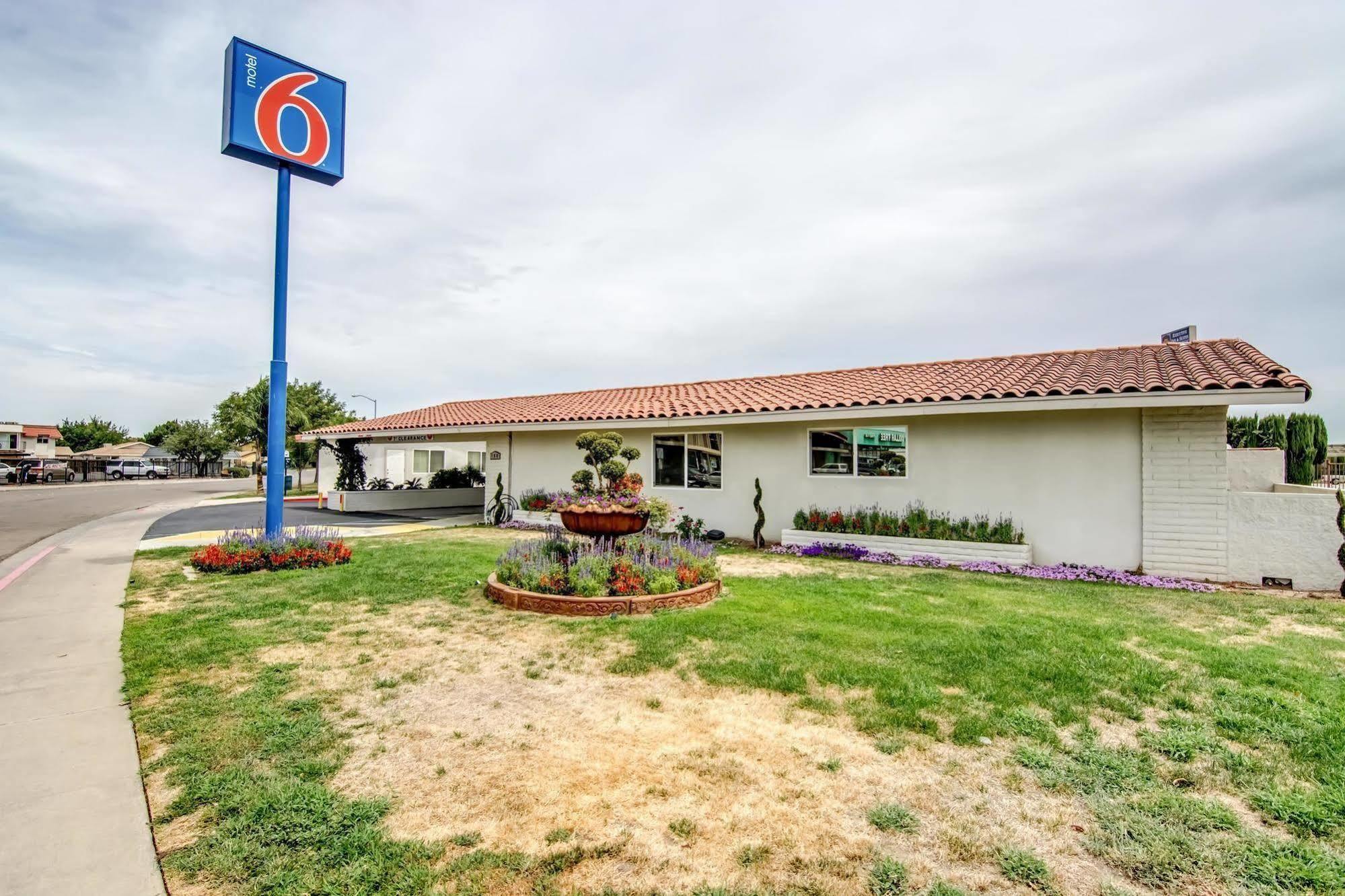 Motel 6 Мантека Екстер'єр фото