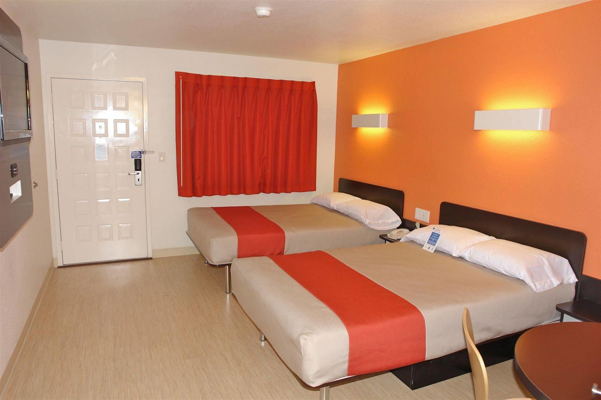 Motel 6 Мантека Екстер'єр фото