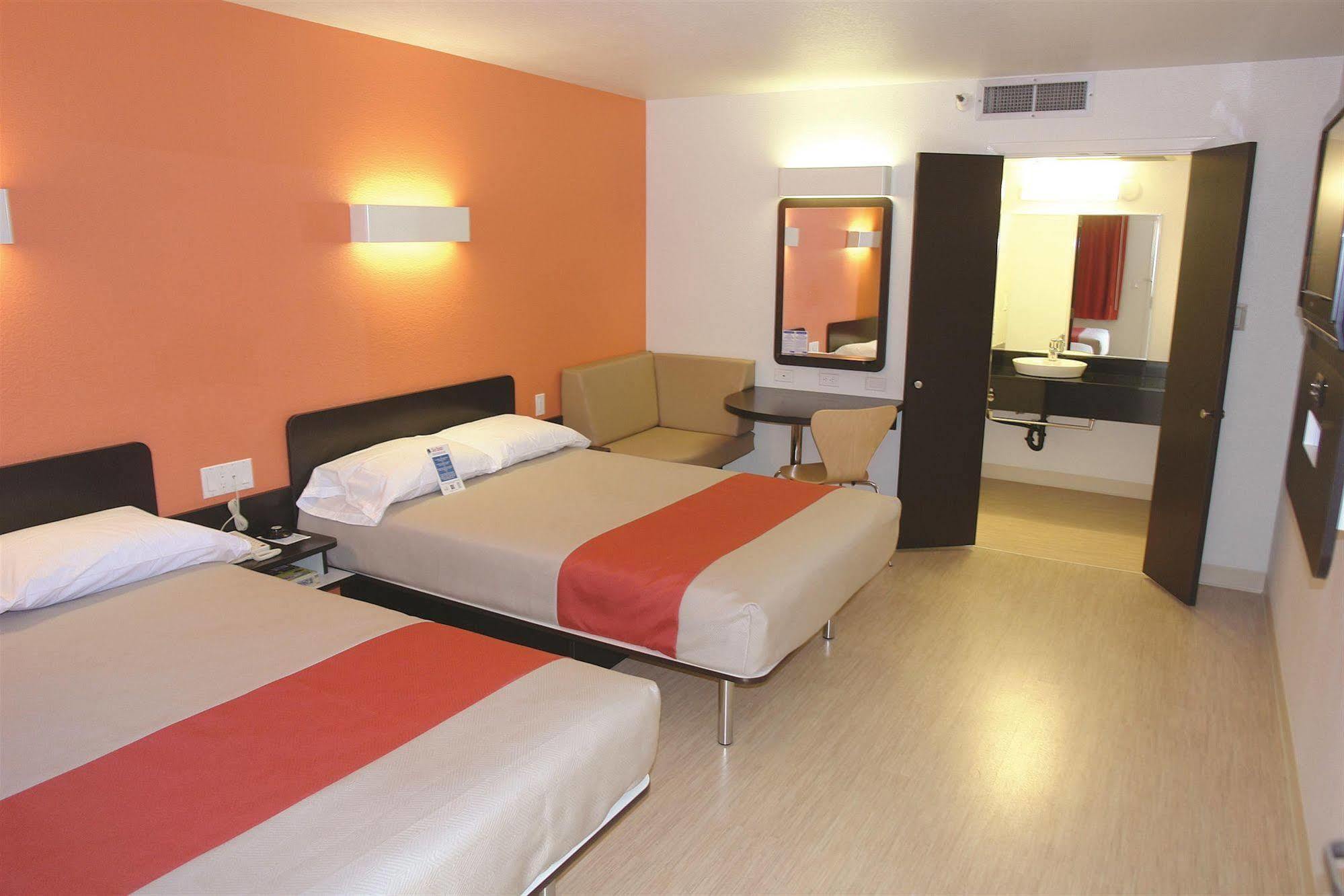 Motel 6 Мантека Екстер'єр фото