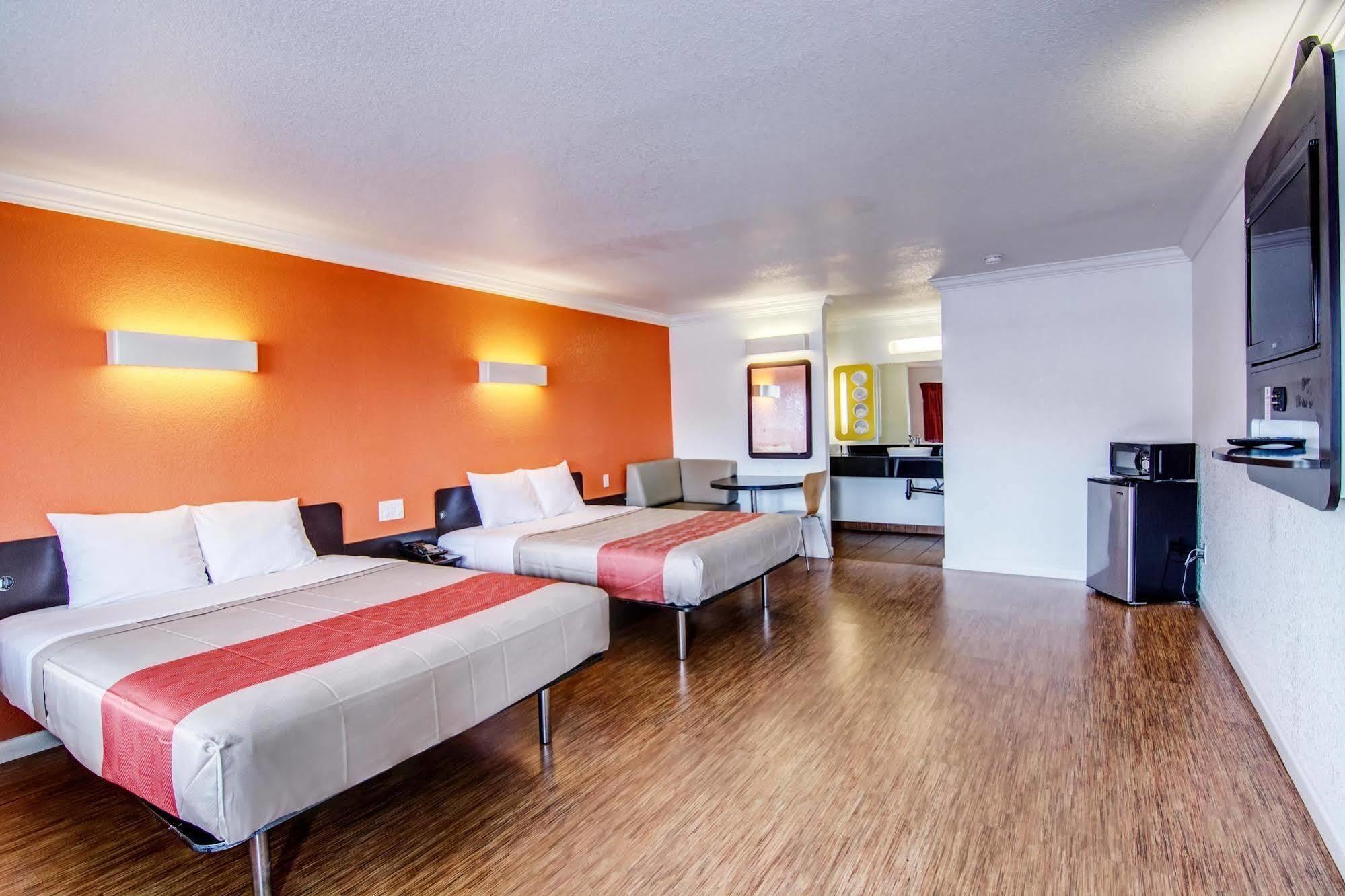 Motel 6 Мантека Екстер'єр фото